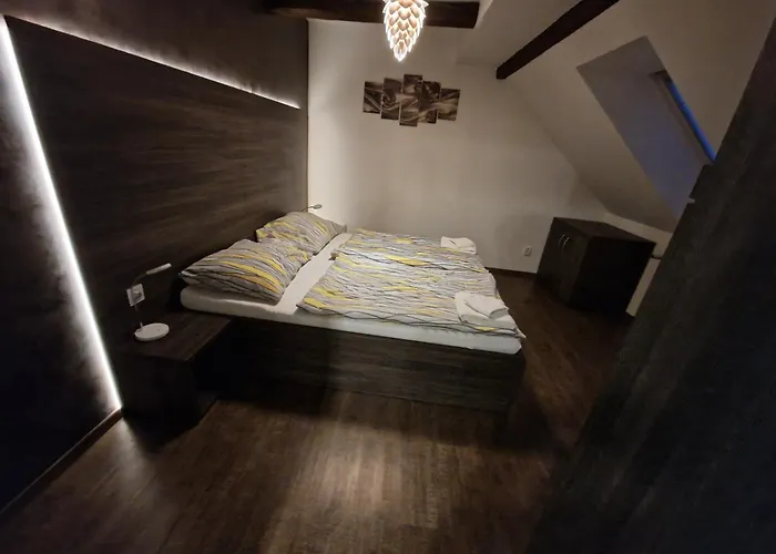 Pod Klasterem 公寓式酒店 3*