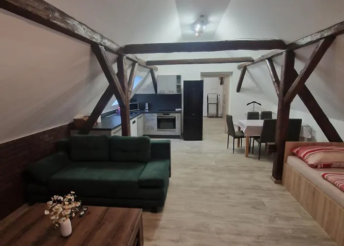 Pod Klasterem 公寓式酒店